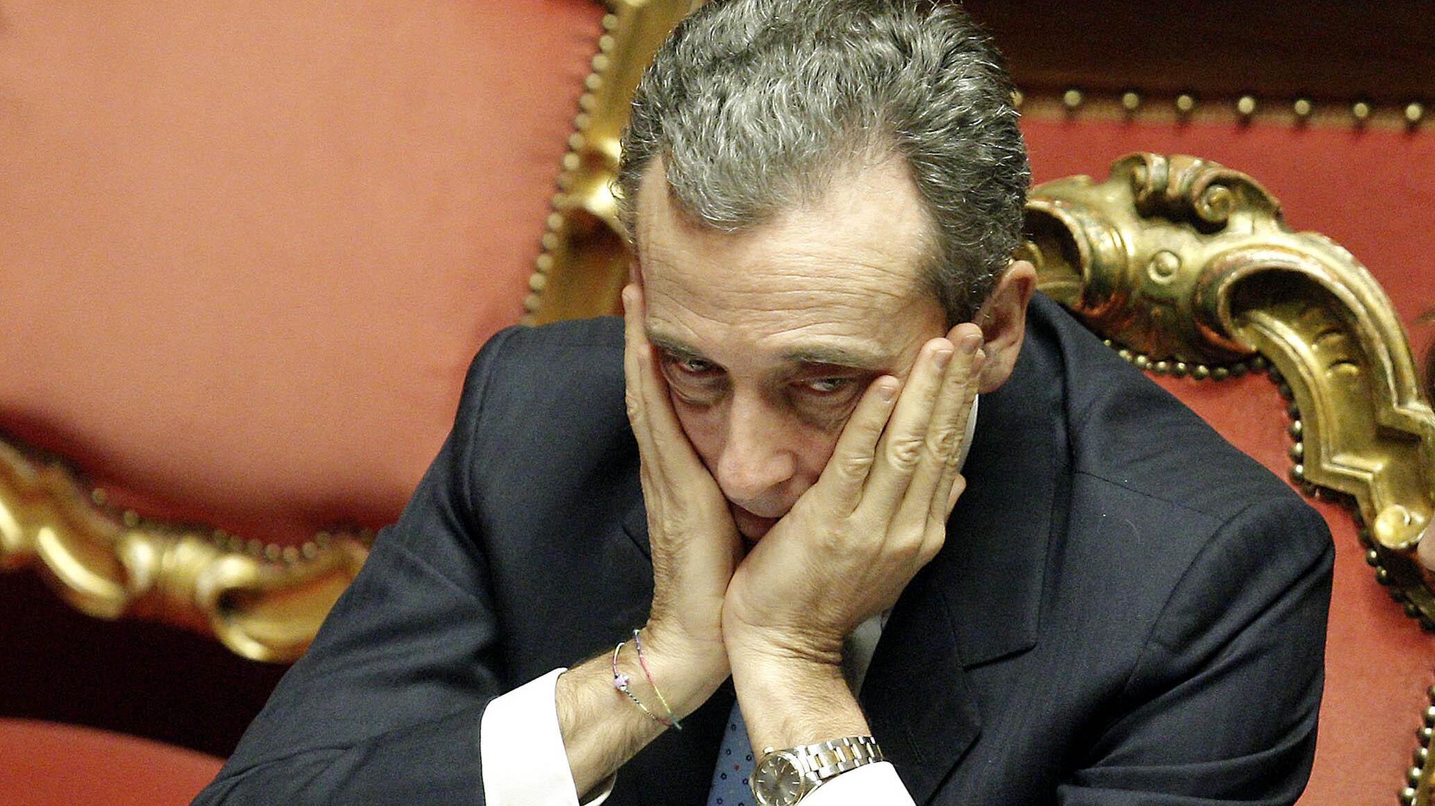 La casa e i conti all'estero che imbarazzano Grilli