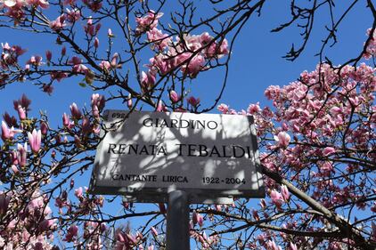 I giardini Renata Tibaldi in fiore a Milano  8