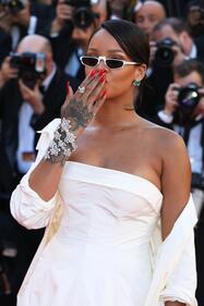 Rihanna, tatuaggi e smeraldi sul red carpet di Cannes 18