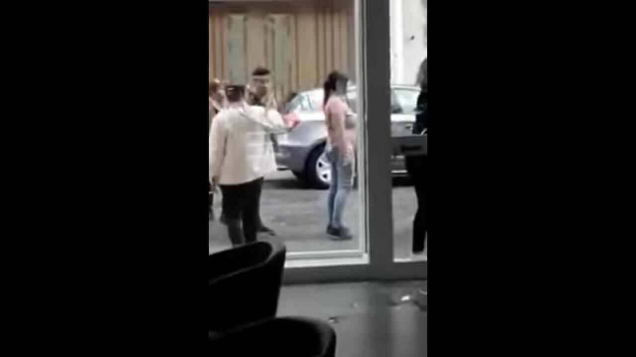 Cagliari, raid di cinesi contro nuovo salone, ferita giovane sarda