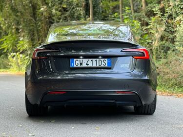 Tesla Model 3 Performance 2024: guarda la gallery della super berlina elettrica 11