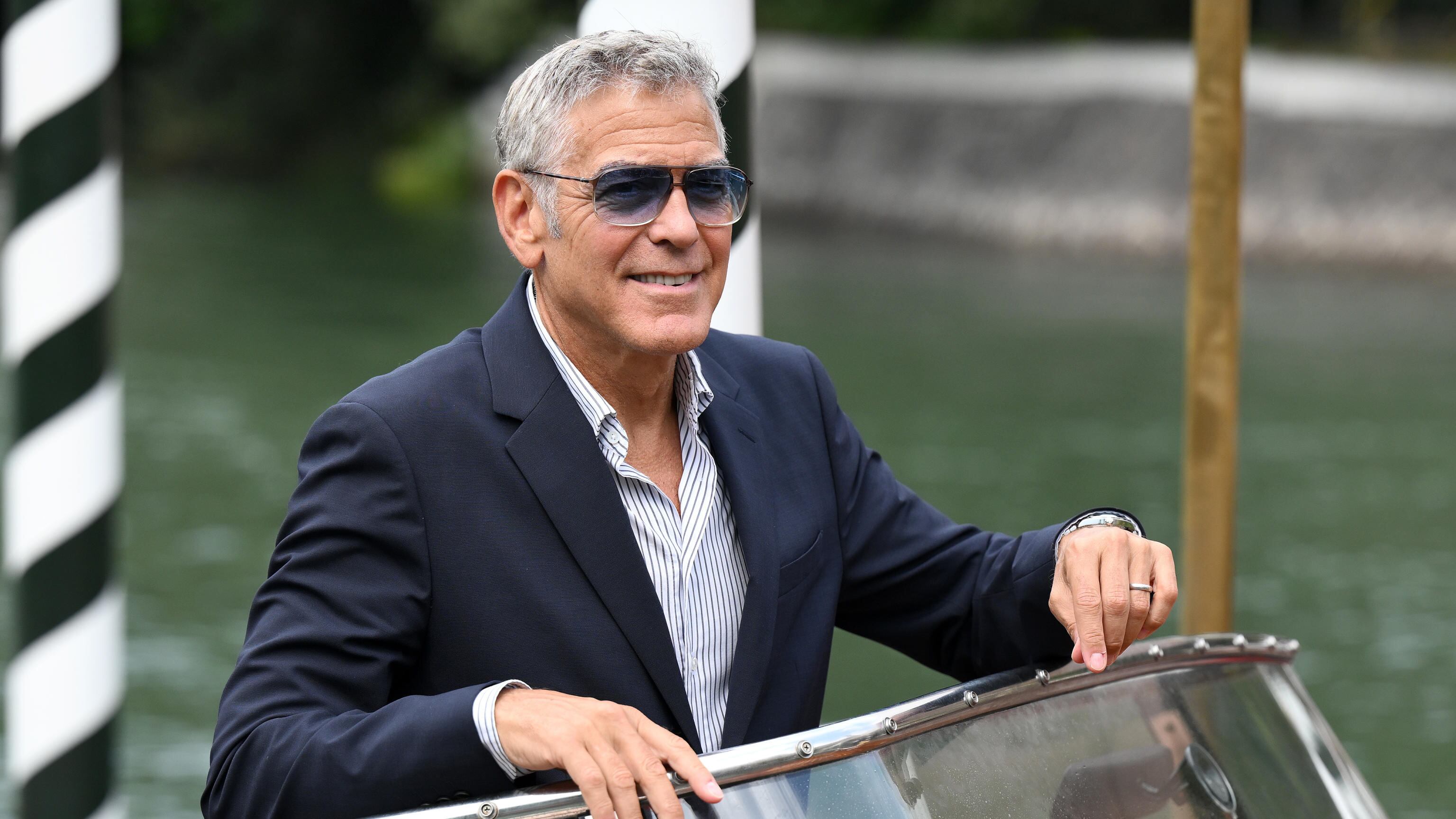 Clooney recita Clooney e diverte in "Jay Kelly" (senza prendersi sul serio)