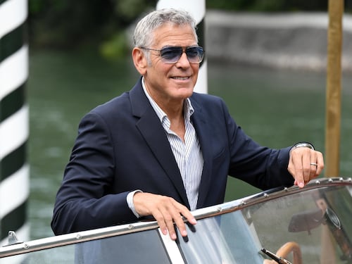 Clooney recita Clooney e diverte in "Jay Kelly" (senza prendersi sul serio)