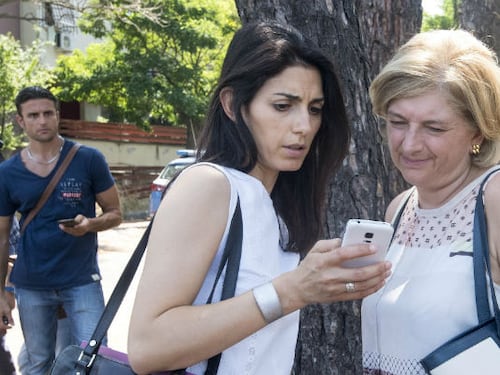 Un'altra tegola per la Raggi: indagata assessore Muraro