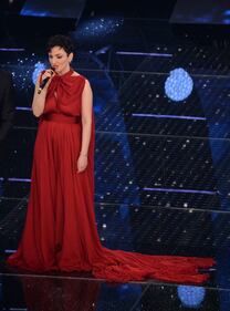 Arisa sceglie un "rosso passione" 3
