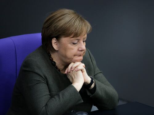 Trincea Europa, Merkel ai tedeschi: "Dipende da noi". Felipe: "Stiamo uniti"