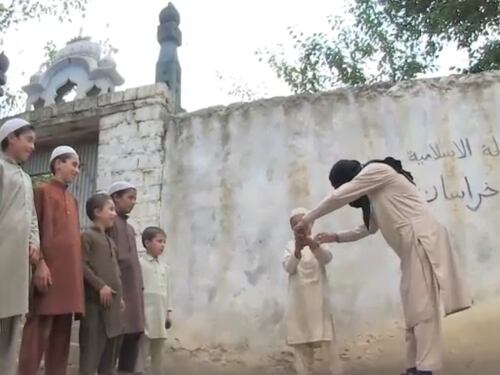 Afghanistan, bimbi a scuola di terrorismo con l'Isis
