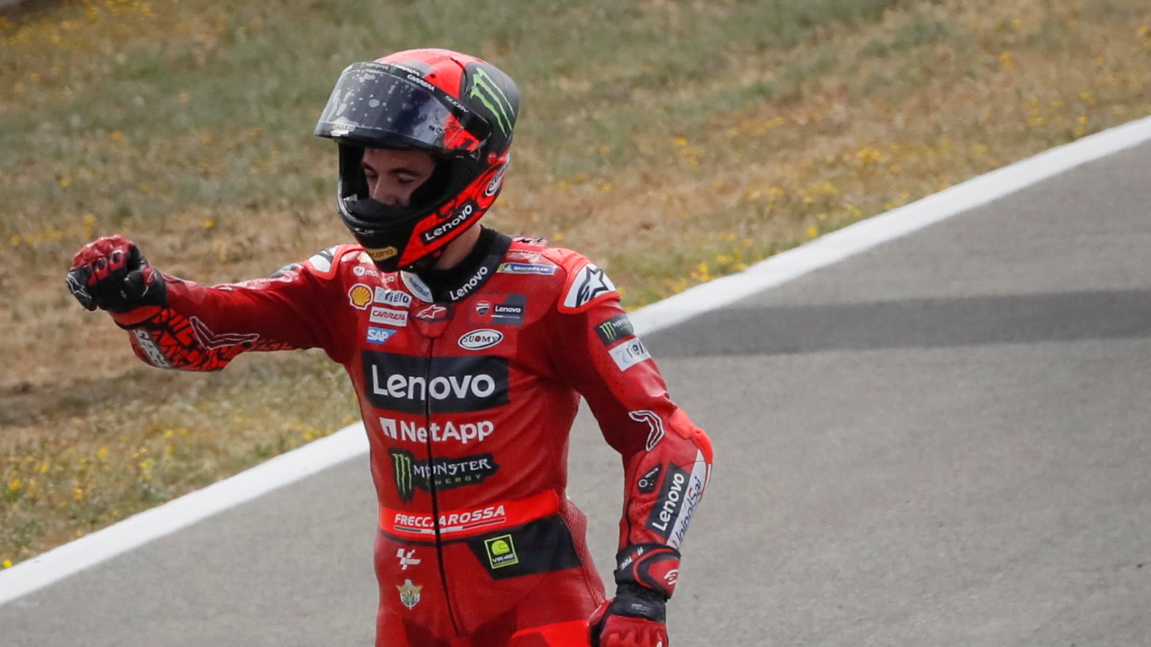 Pecco, l'extraterrestre che corre più forte del dolore e della paura