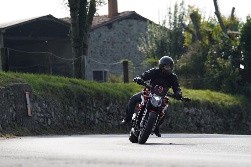 Emozioni a Schiranna con MV Augusta, guarda le foto del test drive 16