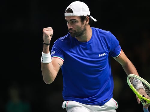 Berrettini si “scusa” con Carlo Verdone dopo il doppio 6-0 con Medvedev: ecco perché
