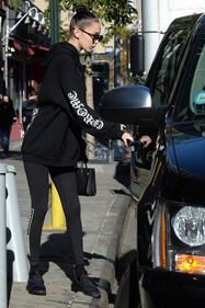 Bella Hadid, vestito trasparente 23