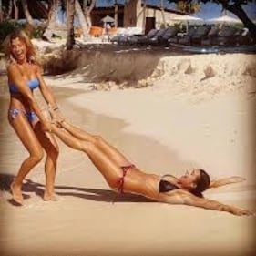 Elisabetta Canalis e Maddalena Corvaglia, bikini hot 21