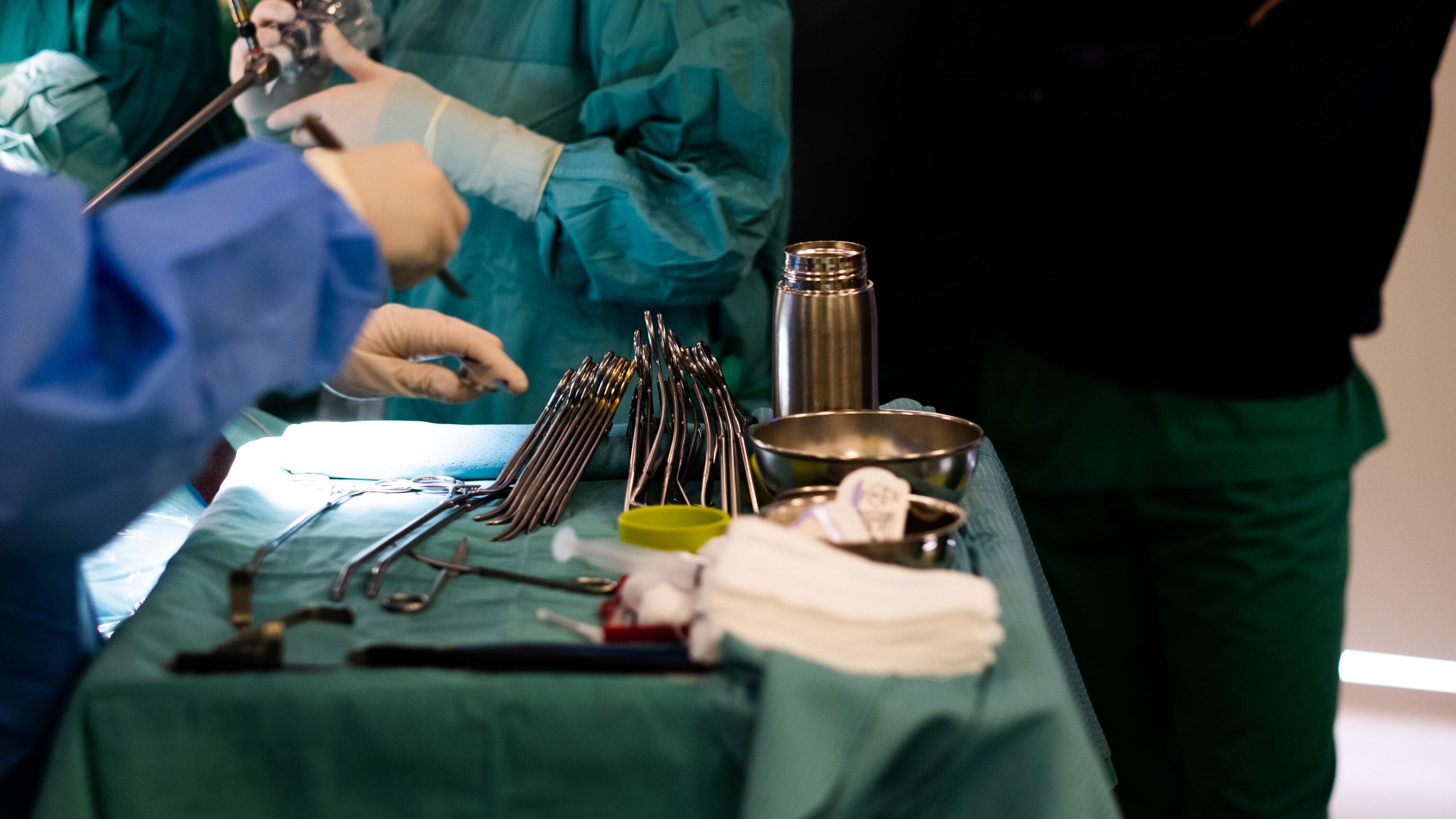 Brescia, neonata muore dopo il parto. Un ginecologo si toglie la vita