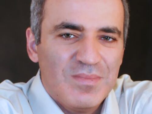 L'ex campione di scacchi e dissidente sovietico Kasparov: "Vi dico come bloccare Putin"