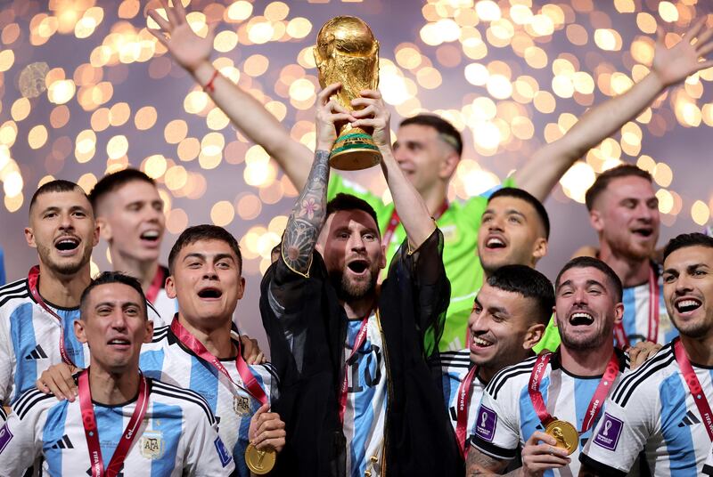 Messi con il mantello da sceicco 6