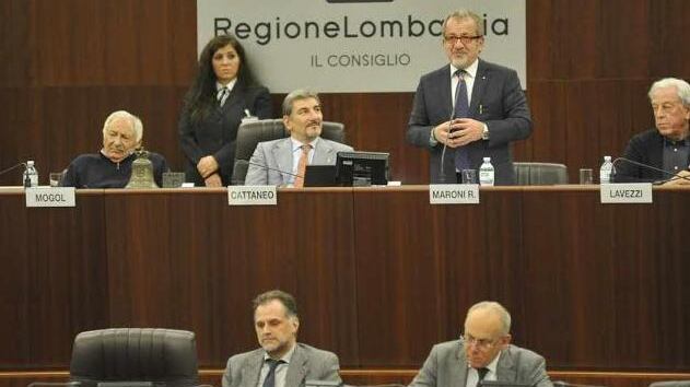 «Gente forte e generosa» Intonato in Regione il nuovo inno lombardo