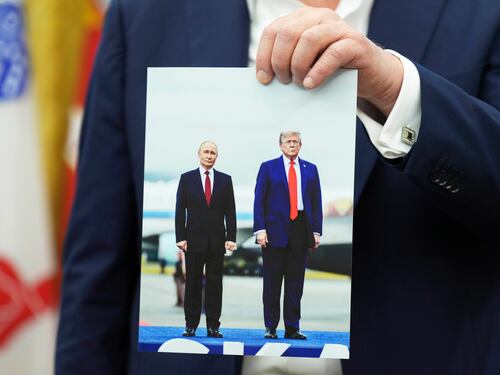 Trump: "Non contento delle trattative, vedremo di chi sarà la colpa e quali decisioni prendere". Putin: "Mosca sta facendo di tutto per fermare la guerra"