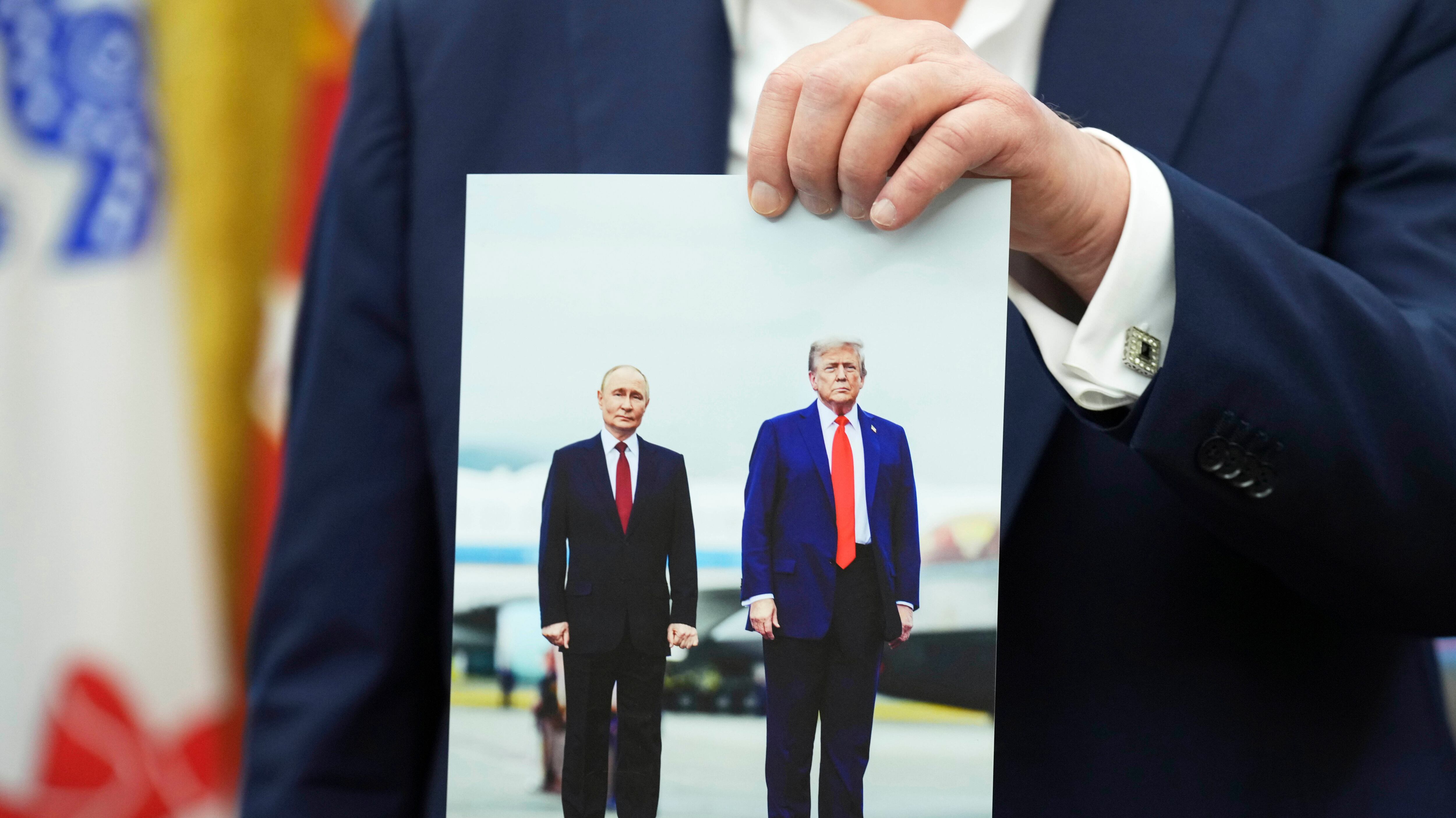 Trump: "Non contento delle trattative, vedremo di chi sarà la colpa e quali decisioni prendere". Putin: "Mosca sta facendo di tutto per fermare la guerra"