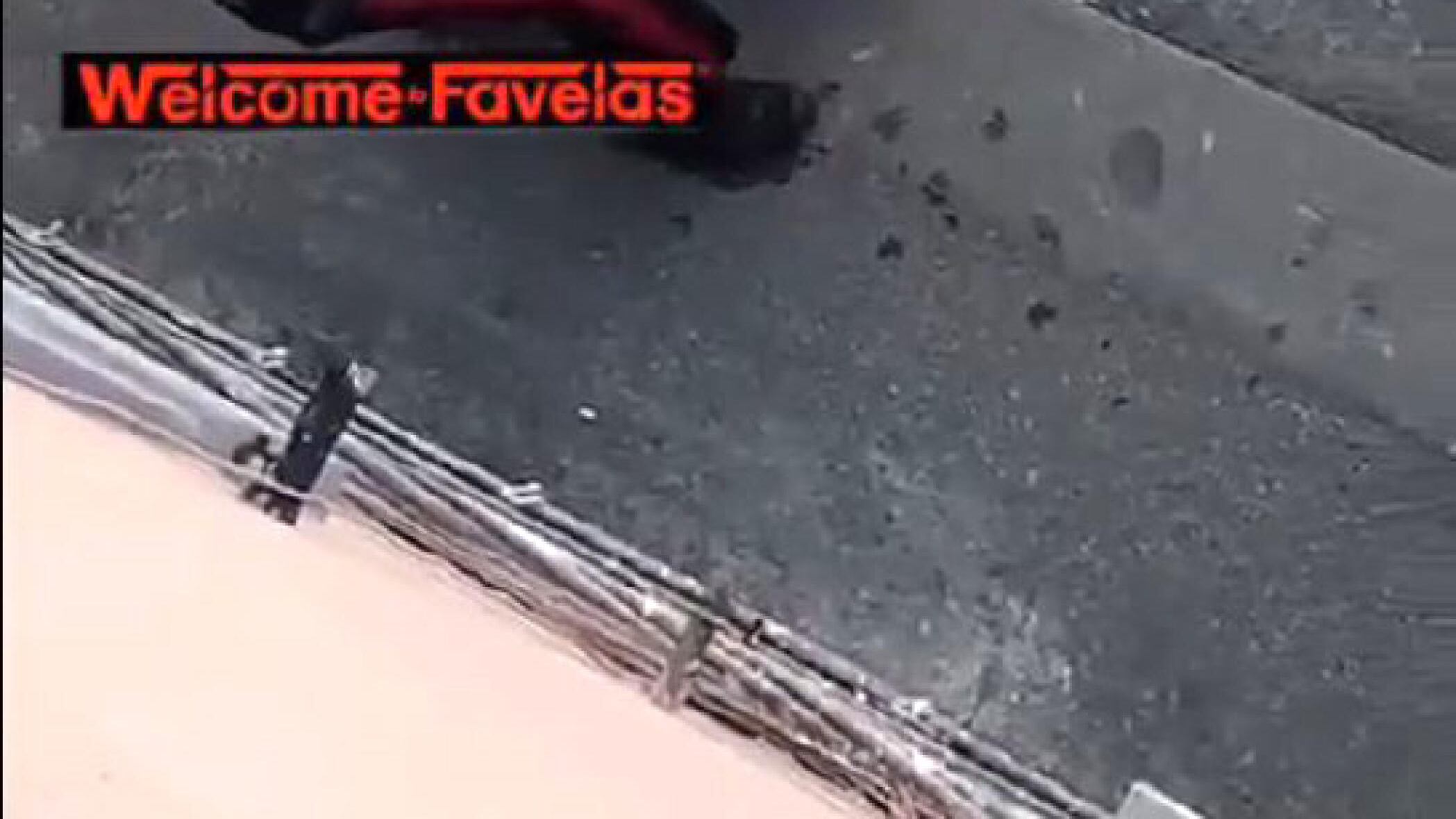 "Bottigliate alla ex". In manette il tunisino del video choc col carabiniere