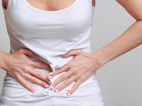 Intossicazione alimentare o gastroenterite? Differenze e cosa mangiare