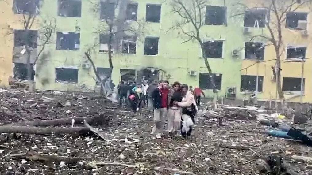 Bombe sull'ospedale pediatrico. "Attacco immorale"