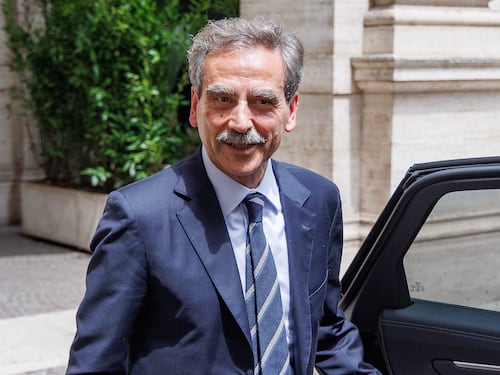 Mps, maxi-incentivo e offerte indipendenti. “Creeremo una banca che vale 80 miliardi”