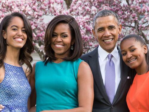 "700 invitati mentre circola Delta". Bufera sul mega party di Obama