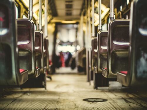 Torino, arrestato sul bus molestatore seriale: è un 67enne marocchino