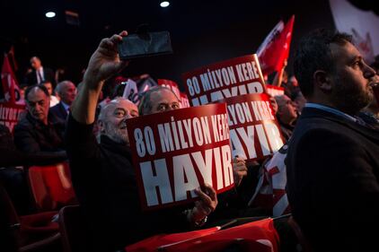 Istanbul, comizio del "no" in vista del referendum costituzionale 16