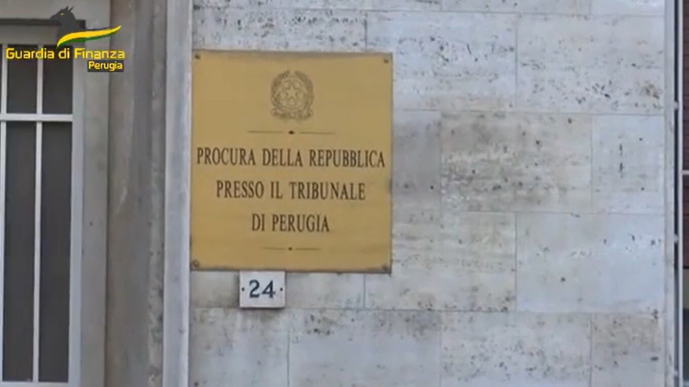 Magistrato arrestato per corruzione: denaro e gioielli in cambio di incarichi professionali