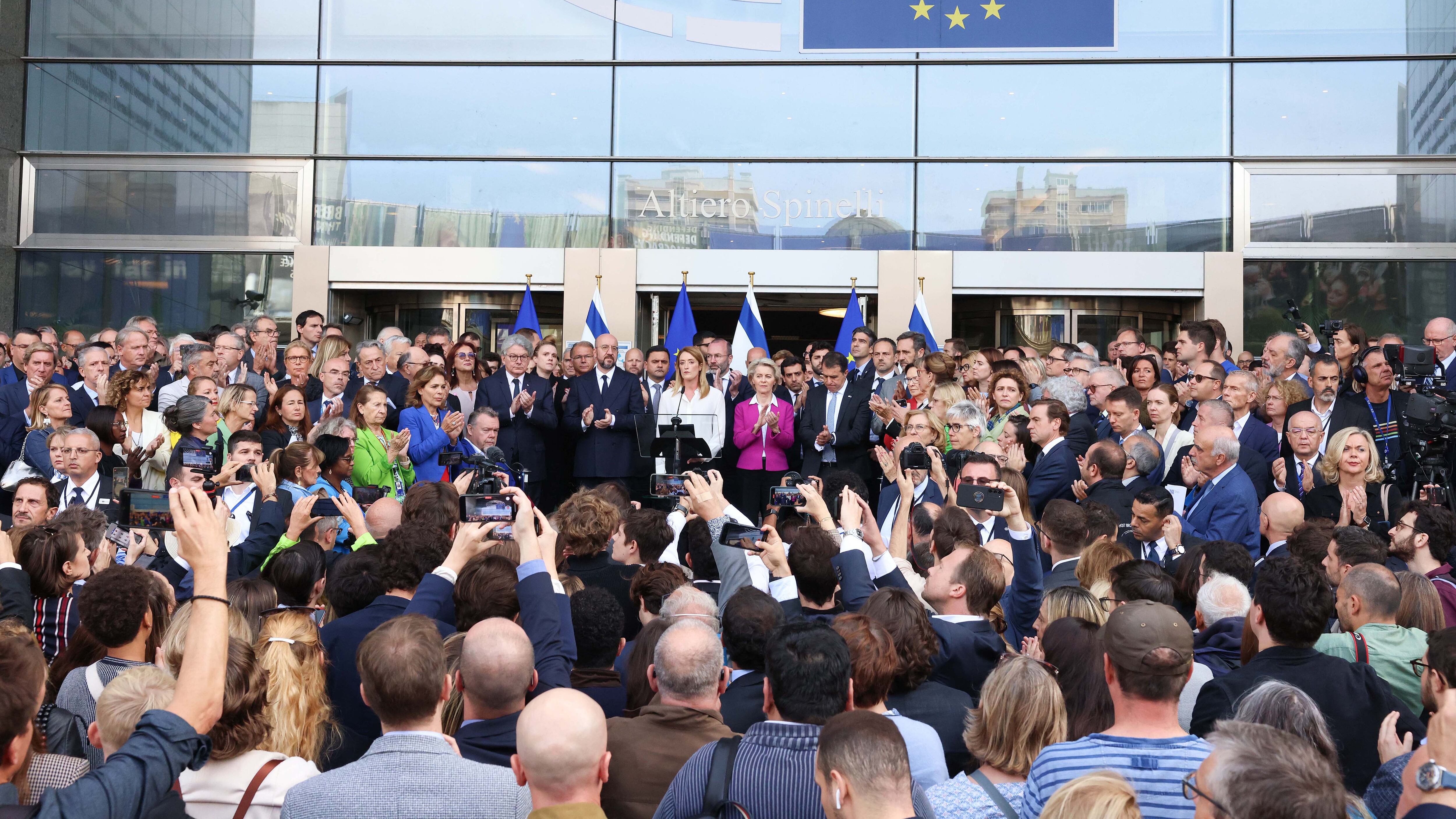 “Assenti alla commemorazione”. Il Parlamento Ue ricorda le vittime israeliane ma la sinistra latita