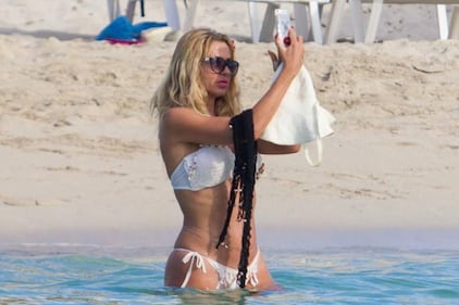 Grande Fratello Vip, doccia hot per Valeria Marini 43