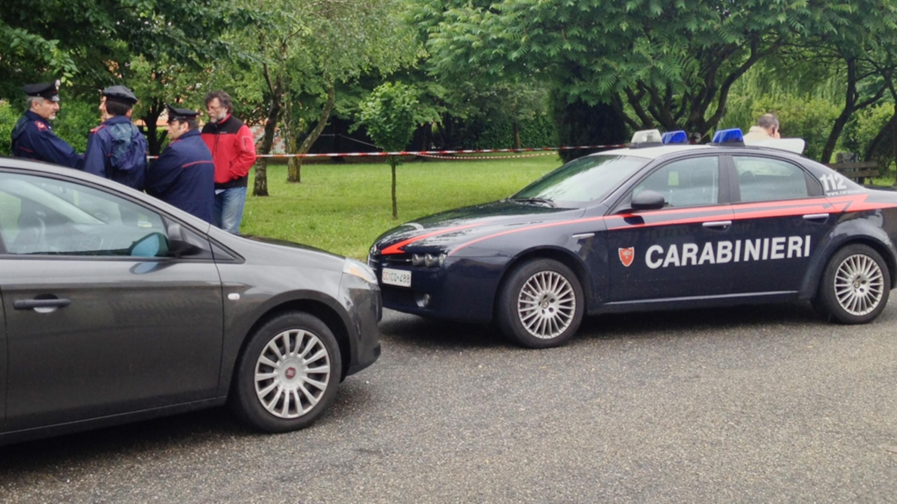 Milano, getta la moglie dal nono piano