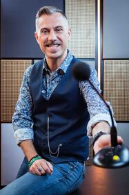 Gabriele Corsi nello studio di "Deal With it - Stai al gioco” 1