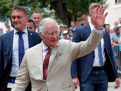 I Sussex col jet privato e il futuro di George. Le grane di Carlo (che compie 75 anni)