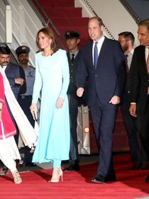 Kate e William sbarcano in Pakistan, la Duchessa incanta 2