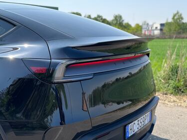 Tesla Model Y Performance: guarda le foto 6