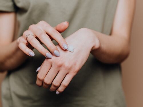 Manicure perfetta a 60 anni: idee e consigli