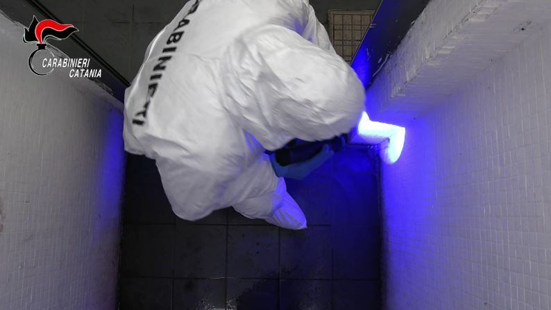 Assolda due killer per ammazzare l'uomo che gli stuprò la figlia 15enne