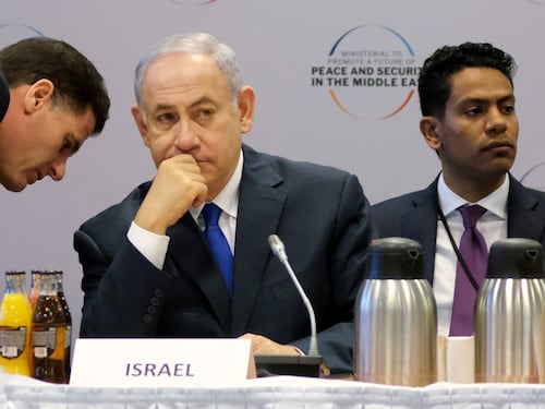 Israele, Netanyahu verso l'incriminazione per corruzione