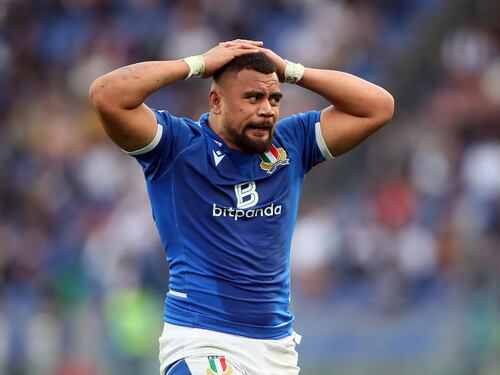 Banana in regalo al campione di rugby. "Fa male vedere i miei compagni ridere"