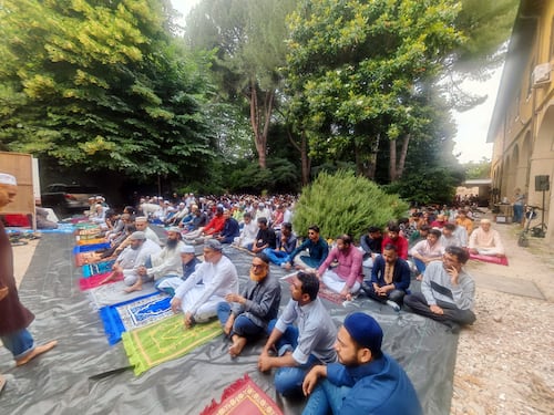 La festa islamica del Sacrificio? Nel piazzale della chiesa cattolica. È polemica