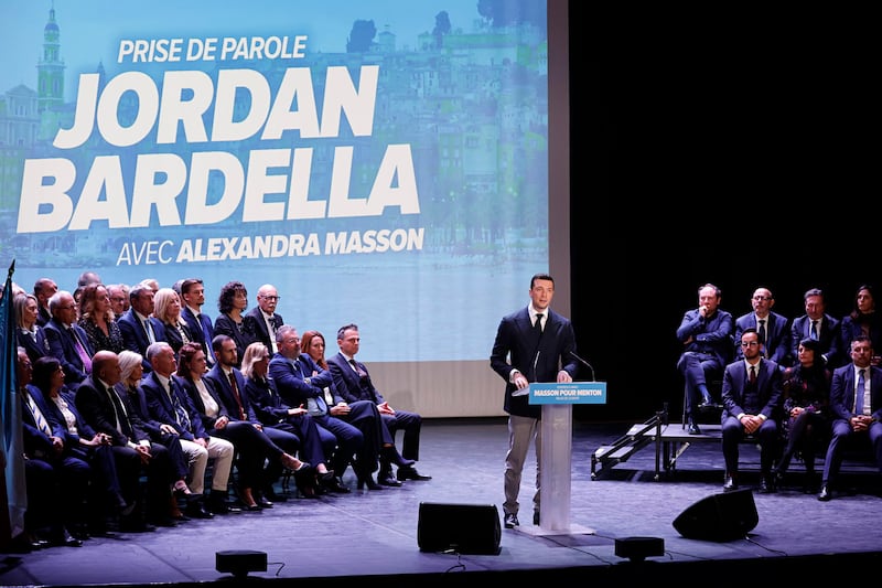 Municipali, Le Pen trionfa. Rebus alleati ai ballottaggi. Spariscono i macroniani