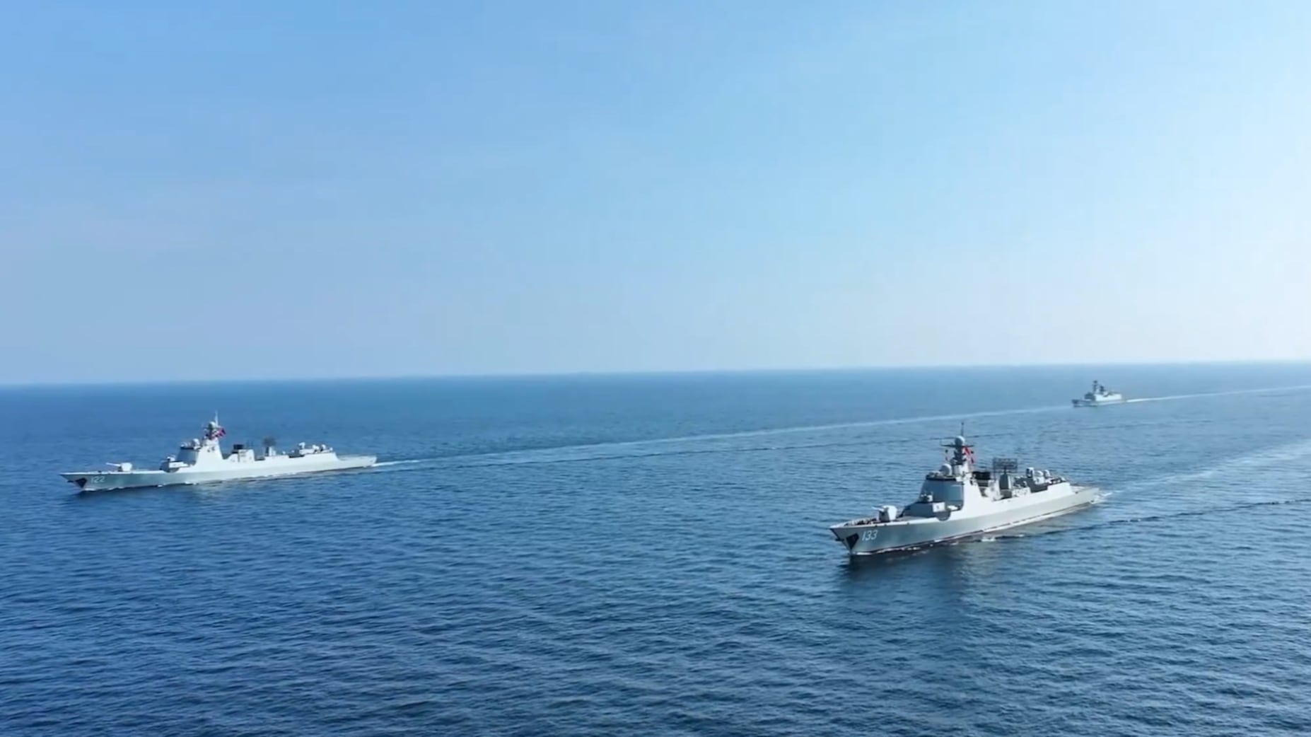 Aerei spia in volo sulle navi da guerra di Xi: alta tensione nel Mar Cinese