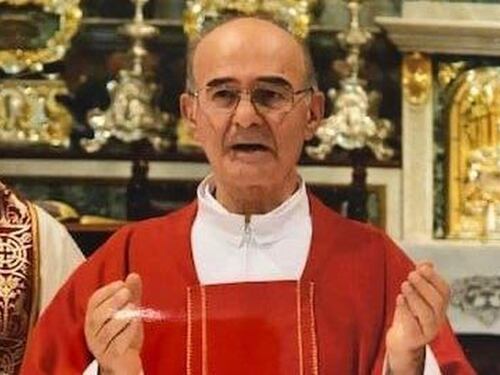 Il prete e l'omelia negazionista: rivolta dei fedeli