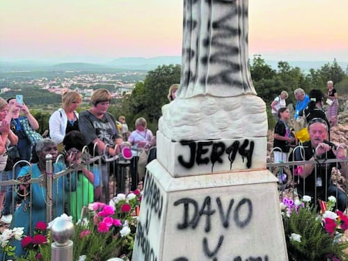 Attacco a Medjugorje: vandalizzata la Madonna