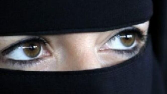 Sbagliato vietare il niqab. Vìola i diritti delle donne
