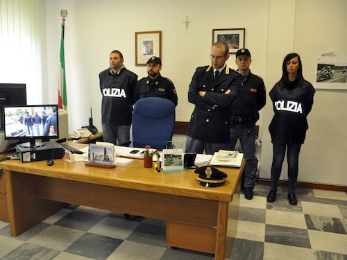 Ventimiglia, adescava giovani migranti con bibite e pochi euro in cambio di sesso: arrestato