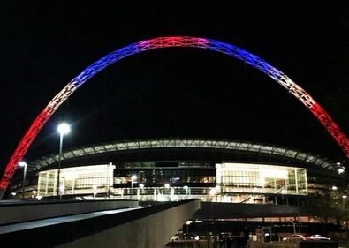 In tutto il mondo la solidarietà per Parigi si tinge del tricolore francese 13