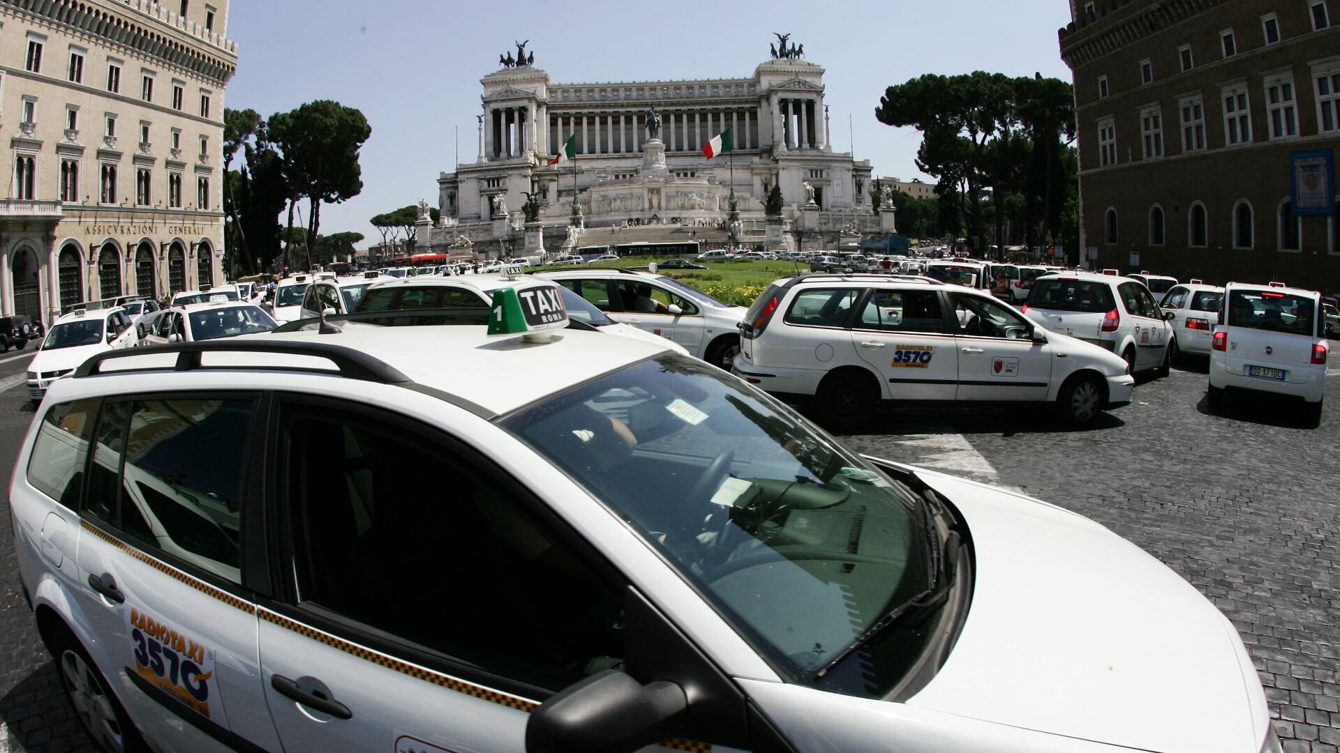 Taxi sordi verso l'Antitrust. Ma il Paese deve svoltare